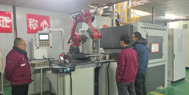 阿拉尔喷砂机在模具清理中的专业应用